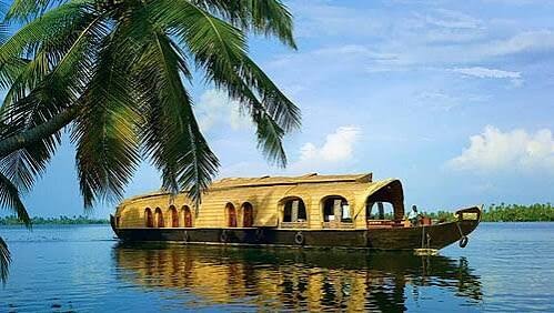 Kerala Tour Packages – Discover God’s Own Country with Comfort and Memorable Experiences